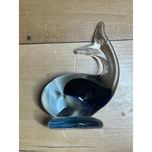 Whale Glass Art Paper Weight. Clear with blue on the inside. - Picture 2 of 6